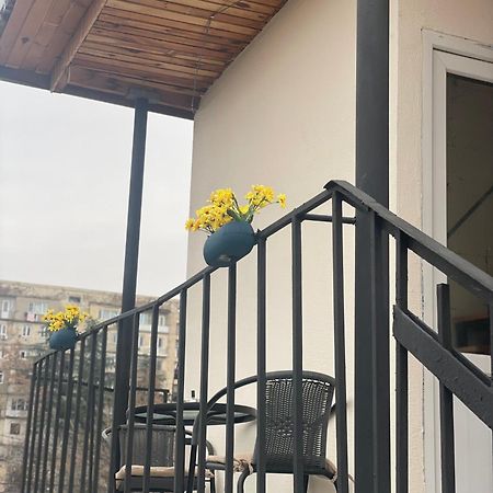 Guest House O'Live Рустави Екстериор снимка